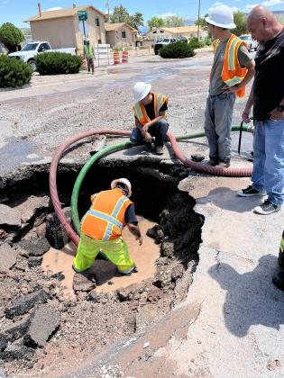 Water is OFF in the affected areas. Crews are working diligently to fix the impacted pipes. Grants City Manager Andrew Valencia told me residents should expect 8-12 hours of interruption.D
