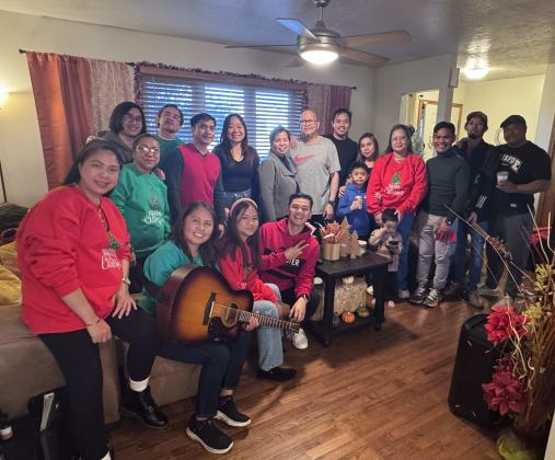 Mr. Joseph and Mrs. Elna Go open their home with generosity and yuletide spirit. PHOTO – Courtesy
