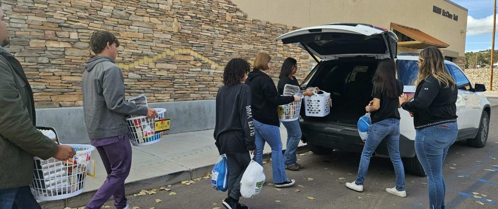 Early College High School Donates Thanksgiving Bask