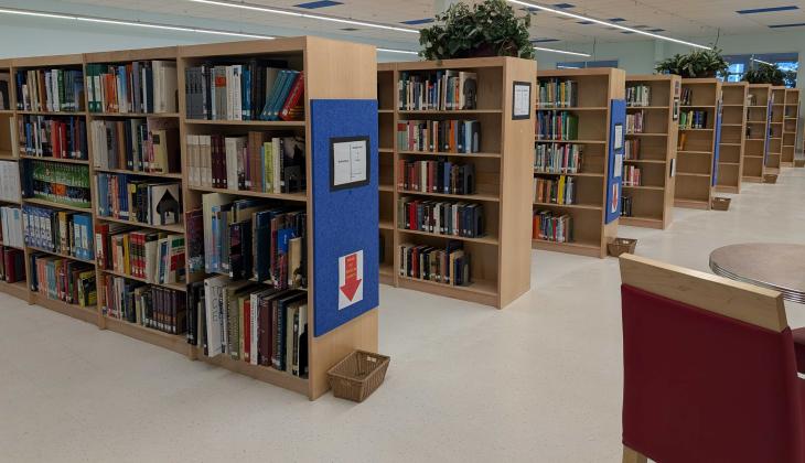 Rows of well-organized shelves line the research section of the Grants Public Library, providing visitors with access to a wide range of educational and literary resources. Amerika Rougemont - CC