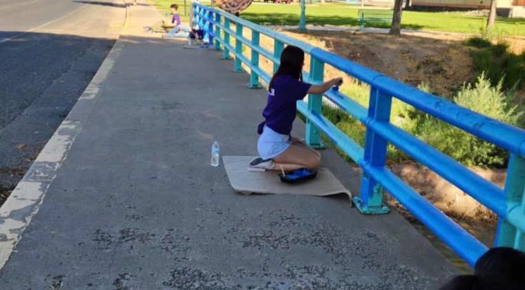 Courtesy Photos Grants High School AVID students paint the Santa Fe Avenue railings during a Saturday volunteer session.