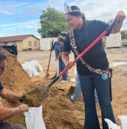 To’Hajiilee Community Rallies to Protect School from Flooding