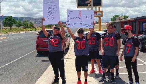 Members of the GHS Pirates football team work together to assist Pizza 9-Grants in holding a fundraiser for the children of the late Charlene Hatten — a faithful supporter of the team over the years. Brian Hernandez Courtesy photo