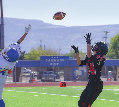 Jags Maul Pirates, 50-6