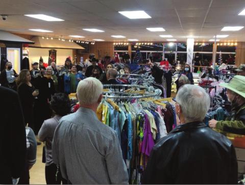 Jenny’s celebrates community and new location