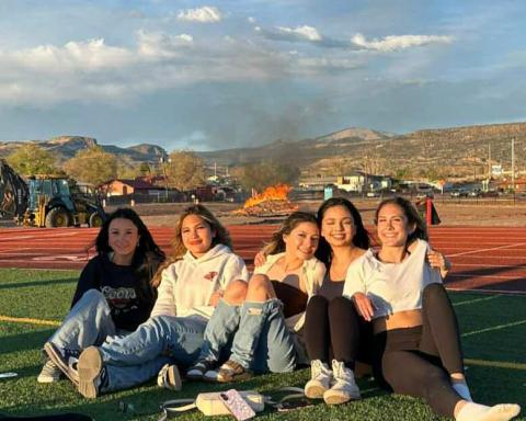 Grants High School Holds Bonfire for Prom