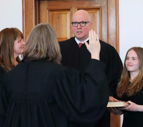 Chief Justice David K. Thomson takes the oath of office, with his wife, Patty, and daughter, Ava, at his side. The oath was administered by outgoing Chief Justice C. Shannon Bacon Photo courtesy of the Administrative Office of Courts